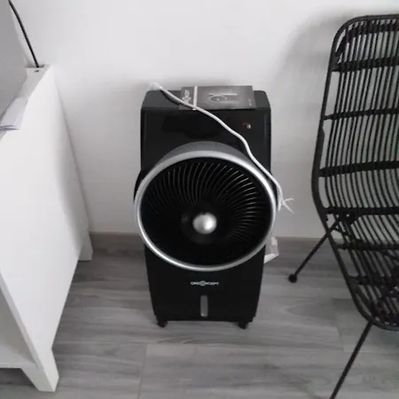 Apartment Joli Res Au Calme En Rez De Jardin A Bandol. *