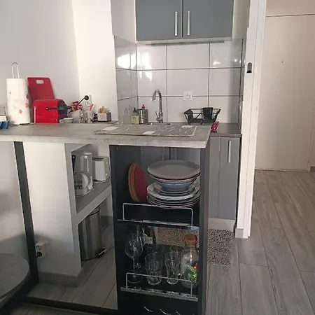 Apartment Joli Res Au Calme En Rez De Jardin A Bandol. *