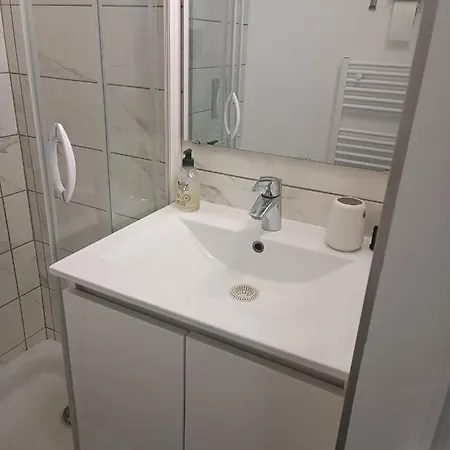 Joli Res Au Calme En Rez De Jardin A Bandol. *