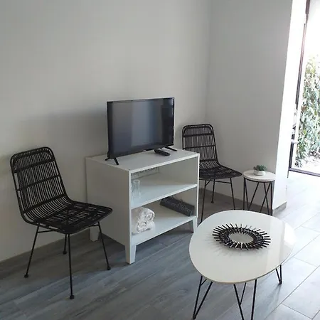 Joli Res Au Calme En Rez De Jardin A Bandol.